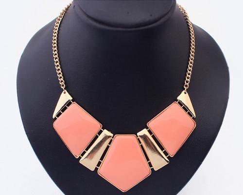 Elegant Geometric Polygon Resin Necklace - Pink