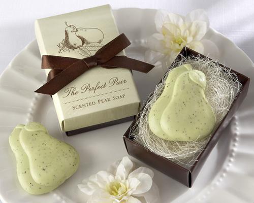 Lovely Wedding Favor Gift Soap - Couple Pear